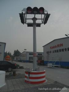 中心岗式太阳能交通信号灯 绿色交通的未来之光